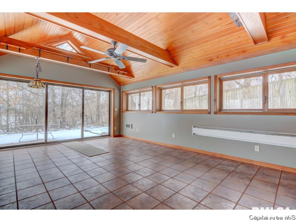 3275 Young Road Mechanicsburg, IL 62545 - Photo 11 of 36 Gallery Image 11