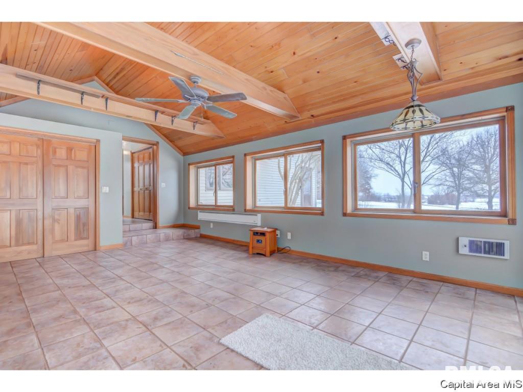 3275 Young Road Mechanicsburg, IL 62545 - Photo 12 of 36 Gallery Image 12