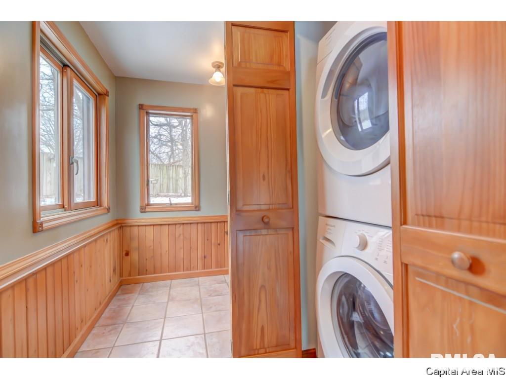 3275 Young Road Mechanicsburg, IL 62545 - Photo 13 of 36 Gallery Image 13