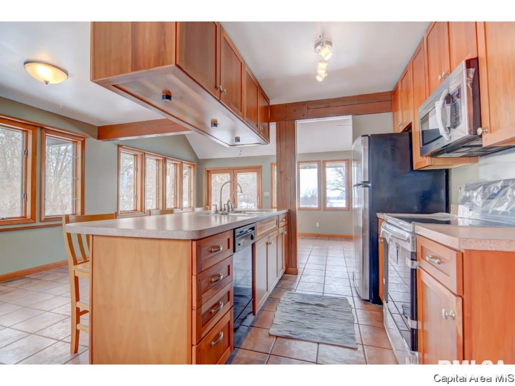 3275 Young Road Mechanicsburg, IL 62545 - Photo 3 of 36 Gallery Image 3