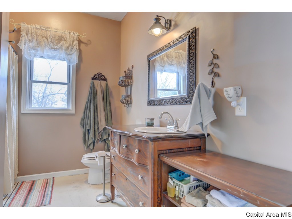 3275 Young Road Mechanicsburg, IL 62545 - Photo 34 of 36 Gallery Image 34