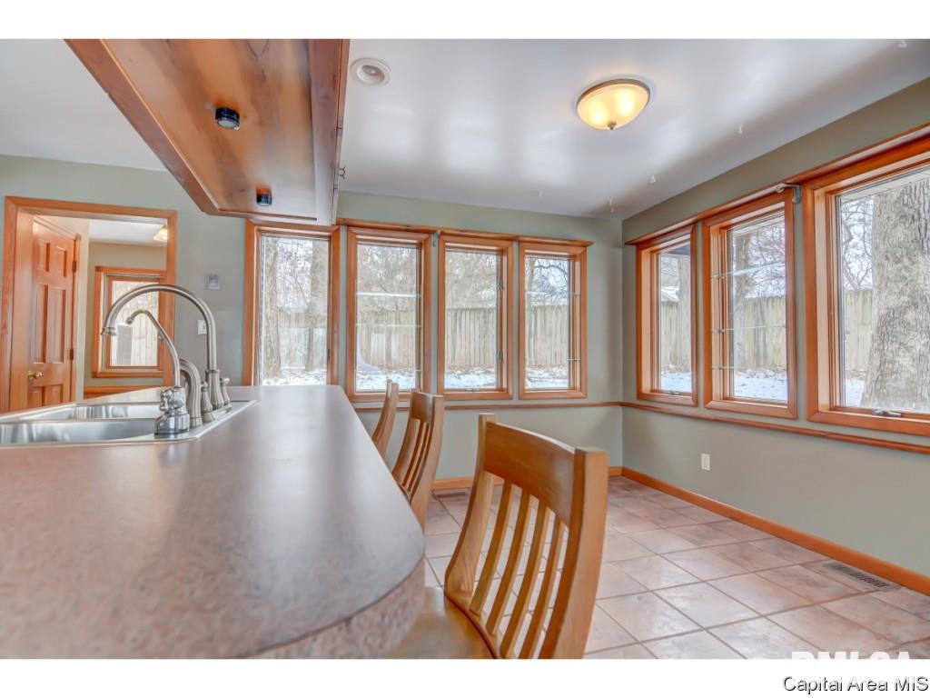 3275 Young Road Mechanicsburg, IL 62545 - Photo 4 of 36 Gallery Image 4