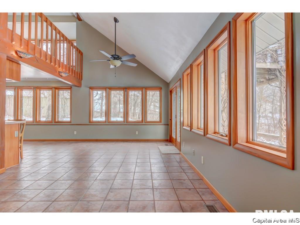 3275 Young Road Mechanicsburg, IL 62545 - Photo 7 of 36 Gallery Image 7