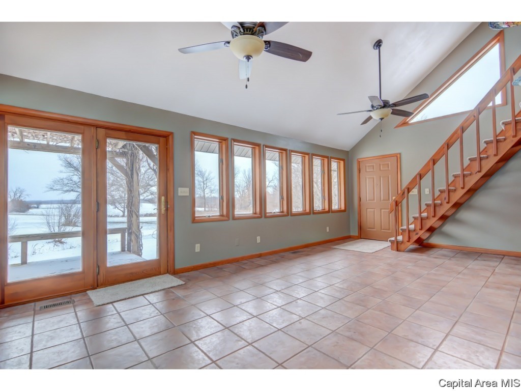 3275 Young Road Mechanicsburg, IL 62545 - Photo 9 of 36 Gallery Image 9