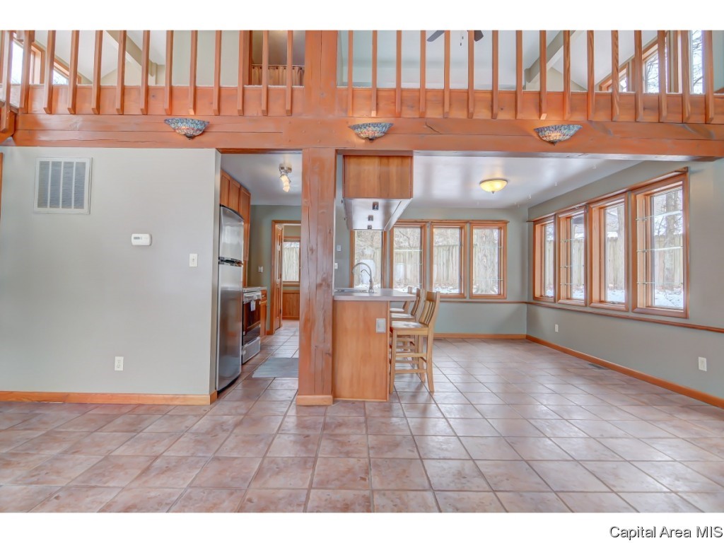 3275 Young Road Mechanicsburg, IL 62545 - Photo 10 of 36 Gallery Image 10