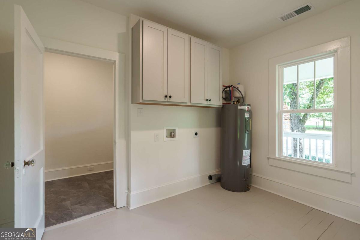 5380 Guthrie Road Loganville, GA 30052 - Photo 19 of 38 a view of an empty room with a window