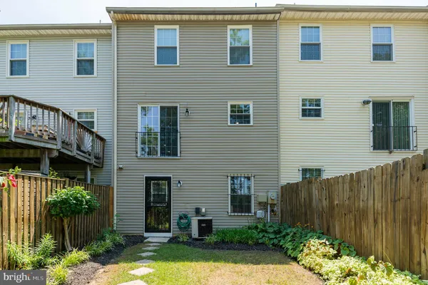 $2,475 | 1652 Willowwood Court, Hyattsville, MD 20785