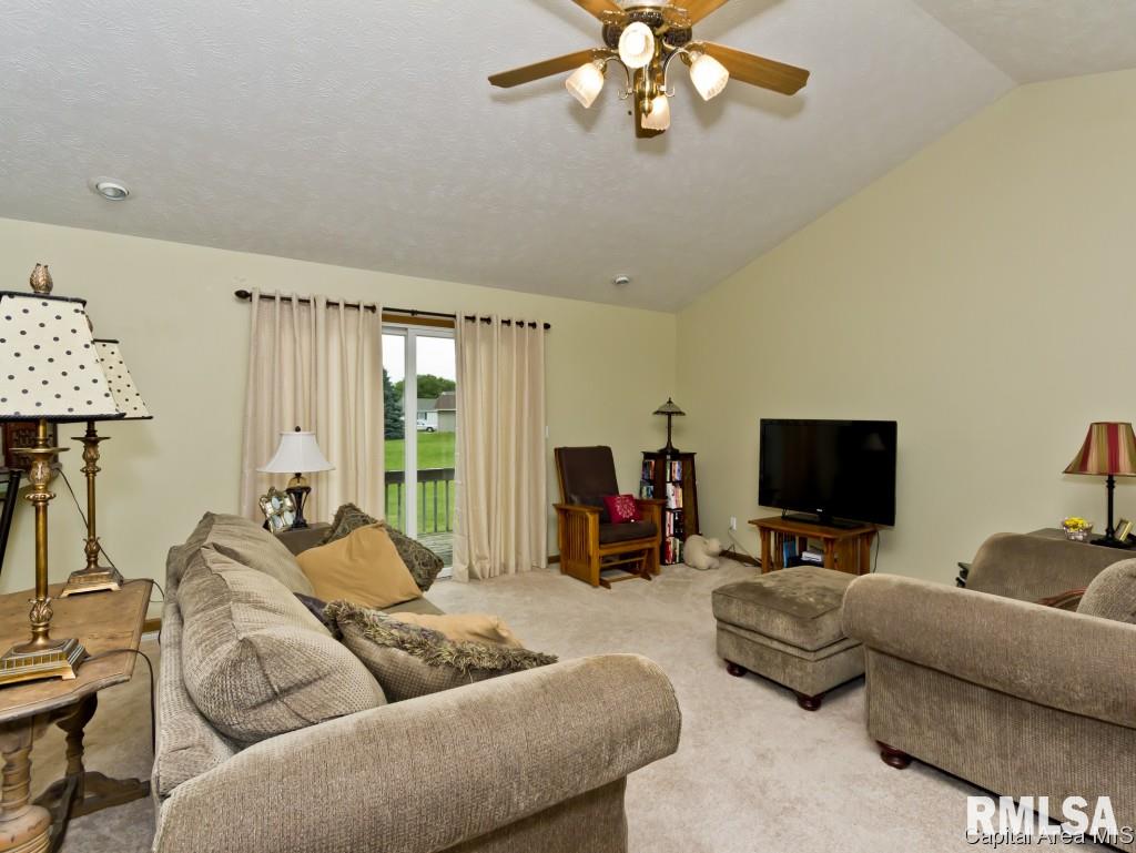 803 Bitterroot Drive Athens, IL 62613 - Photo 4 of 28 Gallery Image 4