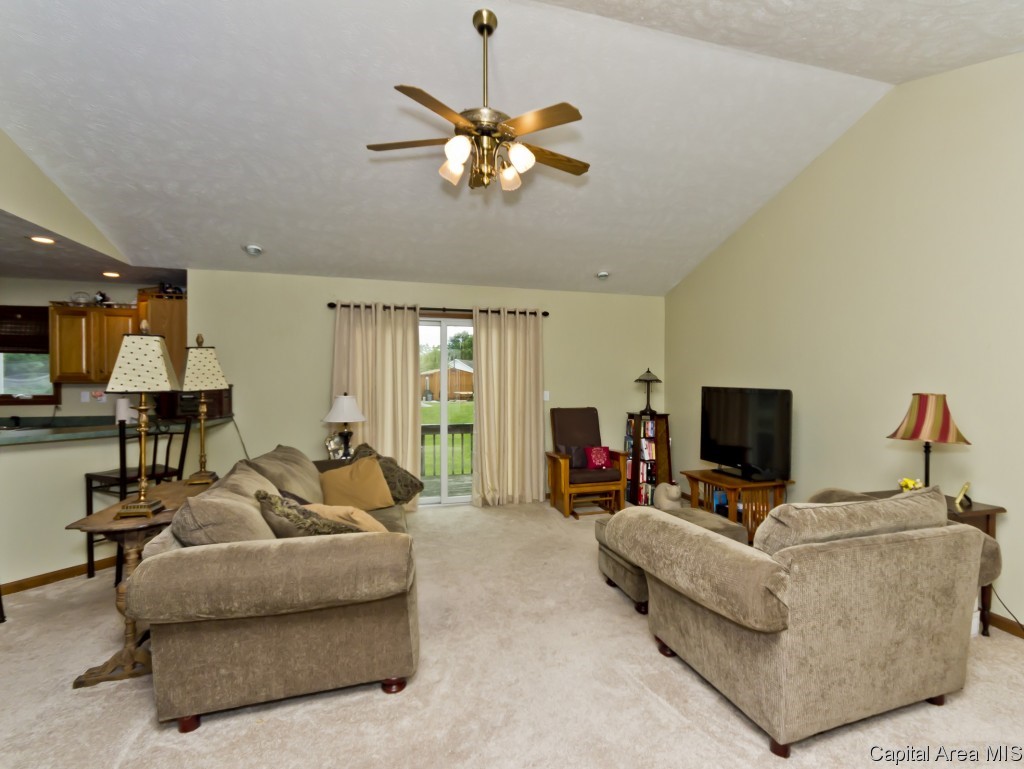 803 Bitterroot Drive Athens, IL 62613 - Photo 5 of 28 Gallery Image 5