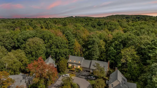 $614,900 | 40 Stratham Green Road, Stratham, NH 03885