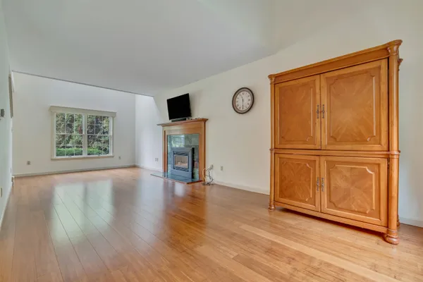 $560,000 | 40 Stratham Green Road, Stratham, NH 03885