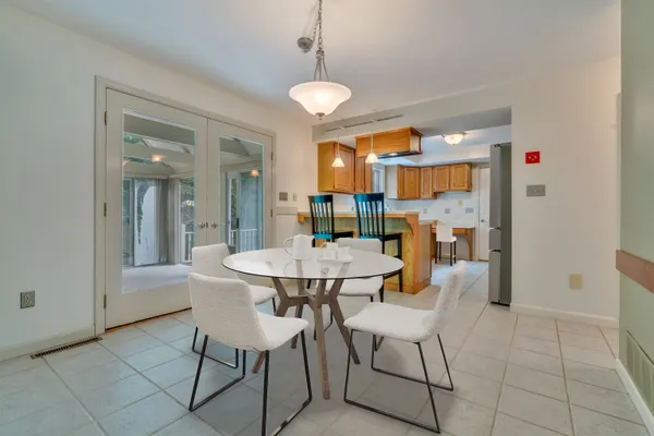 $560,000 | 40 Stratham Green Road, Stratham, NH 03885