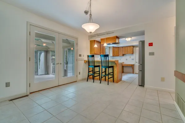 $560,000 | 40 Stratham Green Road, Stratham, NH 03885