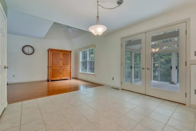 $614,900 | 40 Stratham Green Road, Stratham, NH 03885