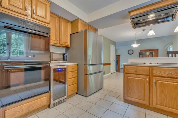 $560,000 | 40 Stratham Green Road, Stratham, NH 03885