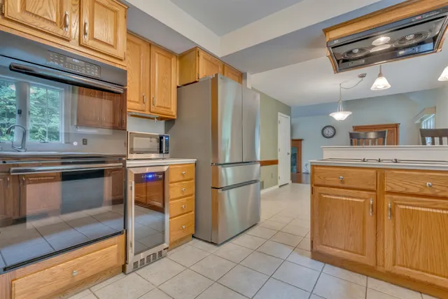 $614,900 | 40 Stratham Green Road, Stratham, NH 03885