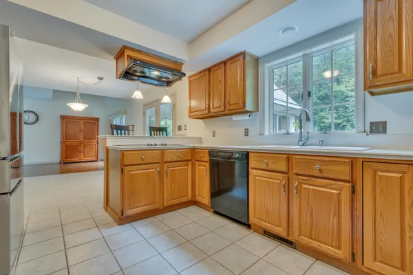 $560,000 | 40 Stratham Green Road, Stratham, NH 03885