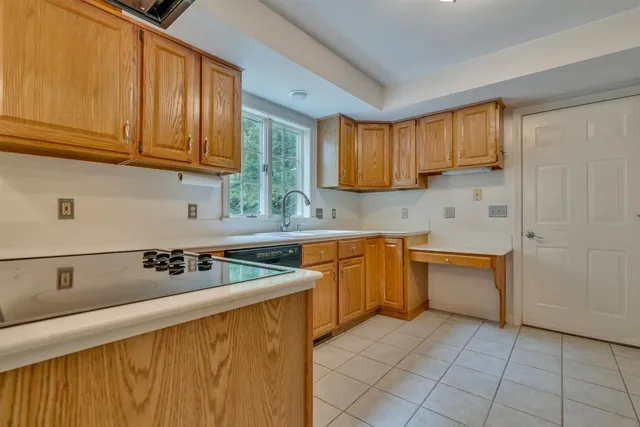 $614,900 | 40 Stratham Green Road, Stratham, NH 03885