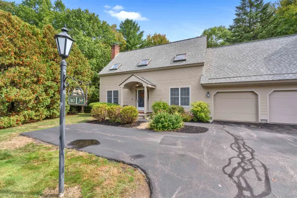 $560,000 | 40 Stratham Green Road, Stratham, NH 03885
