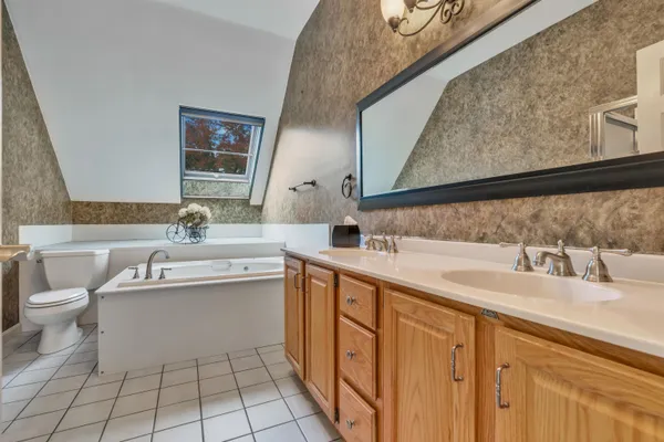 $560,000 | 40 Stratham Green Road, Stratham, NH 03885