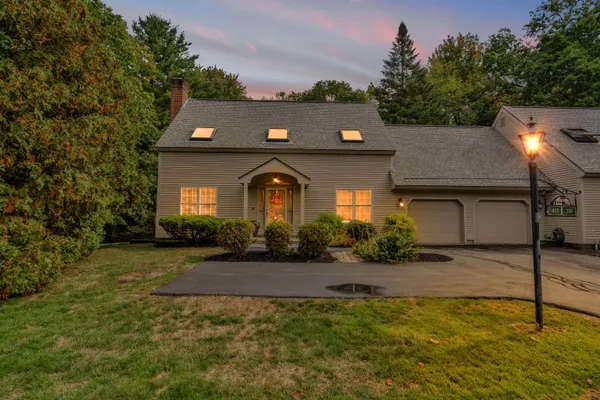 $560,000 | 40 Stratham Green Road, Stratham, NH 03885