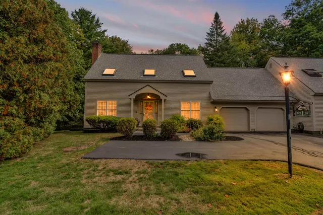 $614,900 | 40 Stratham Green Road, Stratham, NH 03885