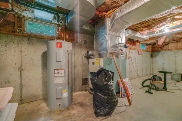 $560,000 | 40 Stratham Green Road, Stratham, NH 03885