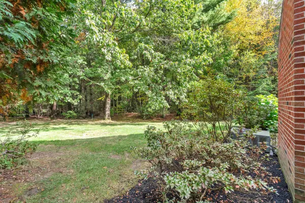 $560,000 | 40 Stratham Green Road, Stratham, NH 03885