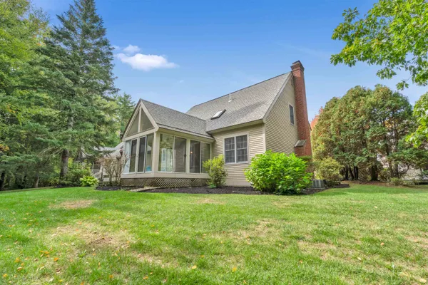 $560,000 | 40 Stratham Green Road, Stratham, NH 03885