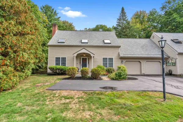 $560,000 | 40 Stratham Green Road, Stratham, NH 03885