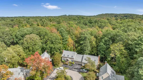 $560,000 | 40 Stratham Green Road, Stratham, NH 03885