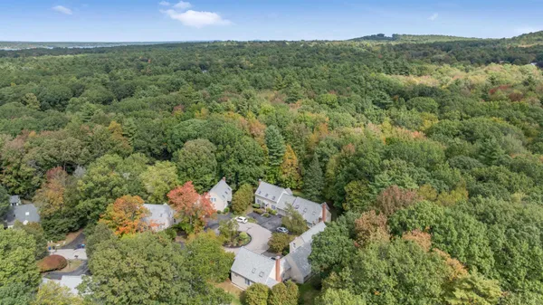 $560,000 | 40 Stratham Green Road, Stratham, NH 03885