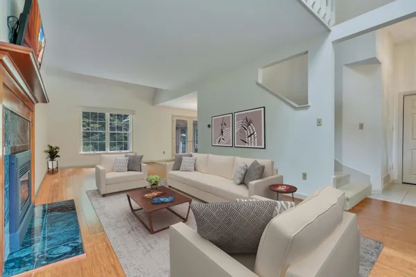 $560,000 | 40 Stratham Green Road, Stratham, NH 03885