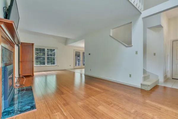 $560,000 | 40 Stratham Green Road, Stratham, NH 03885