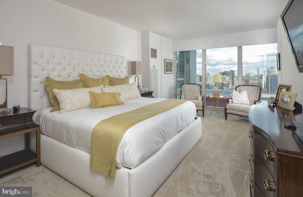 200 West Washington Square, Unit 1907 Philadelphia, PA 19106 - Photo 21 of 33