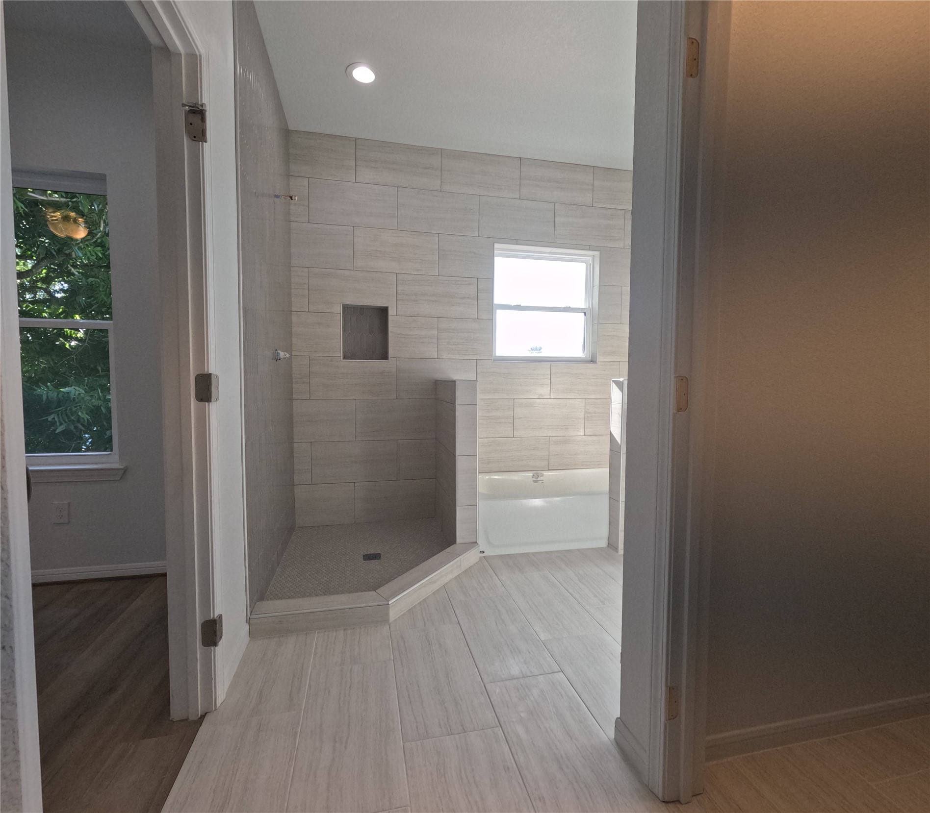 9427 Coffee Street Houston, TX 77033 - Photo 20 of 23 Primary Bathroom from walk-in closet