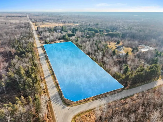 $384,900 | 7861 County Road East, Oconto Falls, WI 54154