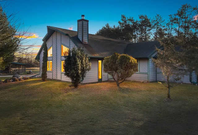 $384,900 | 7861 County Road East, Oconto Falls, WI 54154