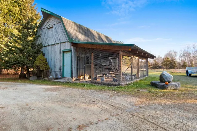 $384,900 | 7861 County Road East, Oconto Falls, WI 54154