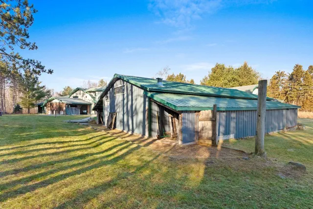 $384,900 | 7861 County Road East, Oconto Falls, WI 54154