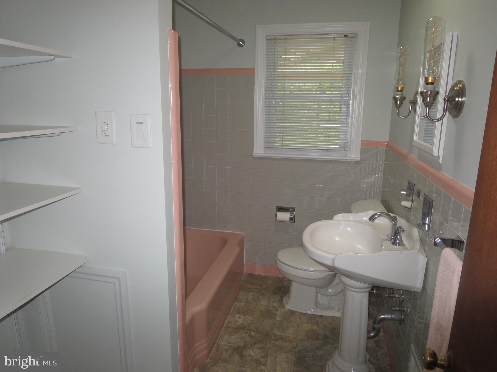 228 Beverly Road Newark, DE 19711 - Photo 13 of 19 Hall Bath