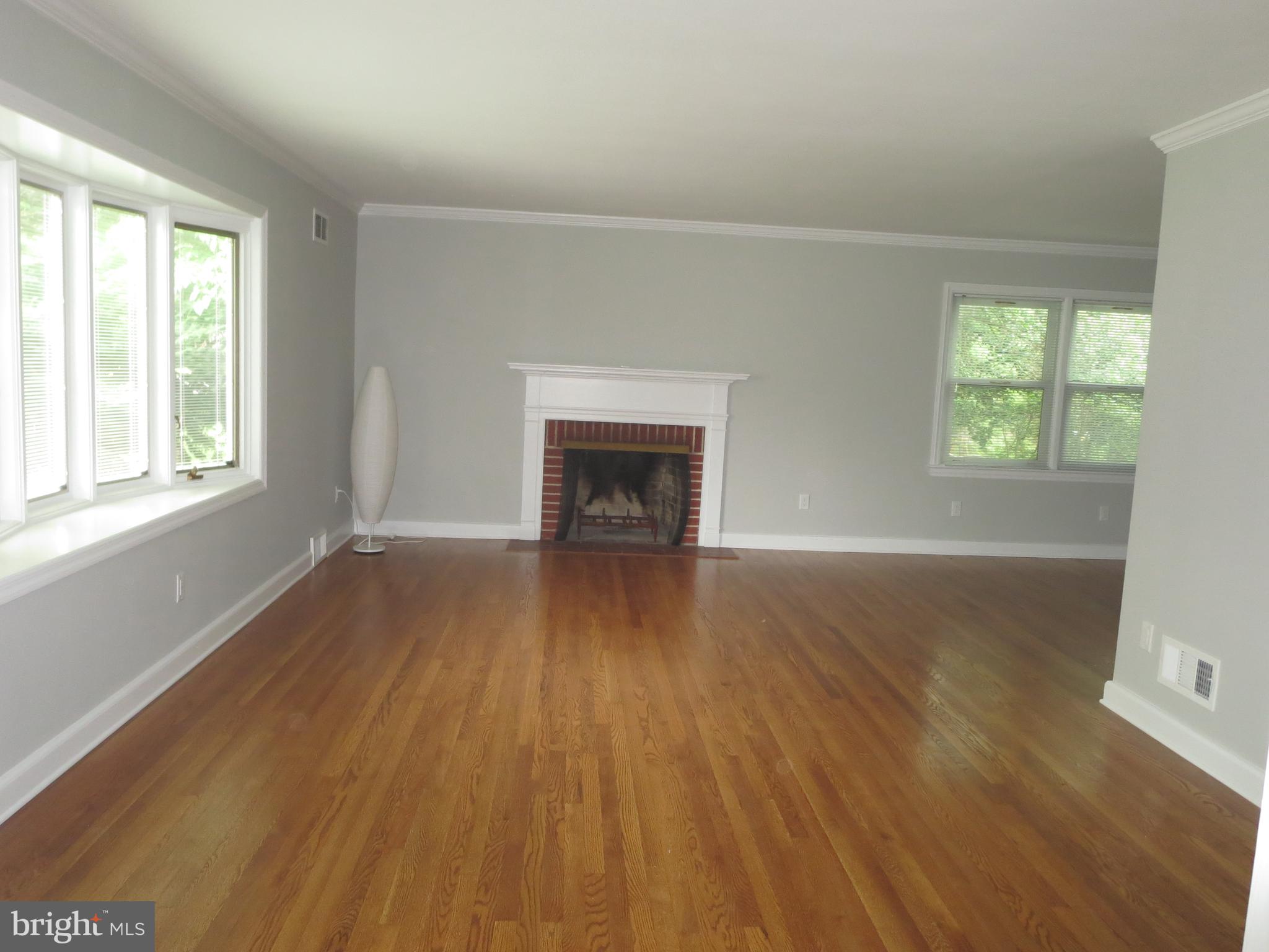228 Beverly Road Newark, DE 19711 - Photo 4 of 19 Living Room