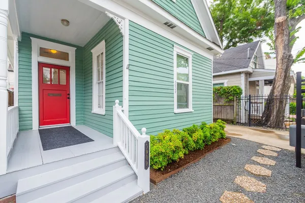$2,350 | 3909 Barnes Street, Houston, TX 77007