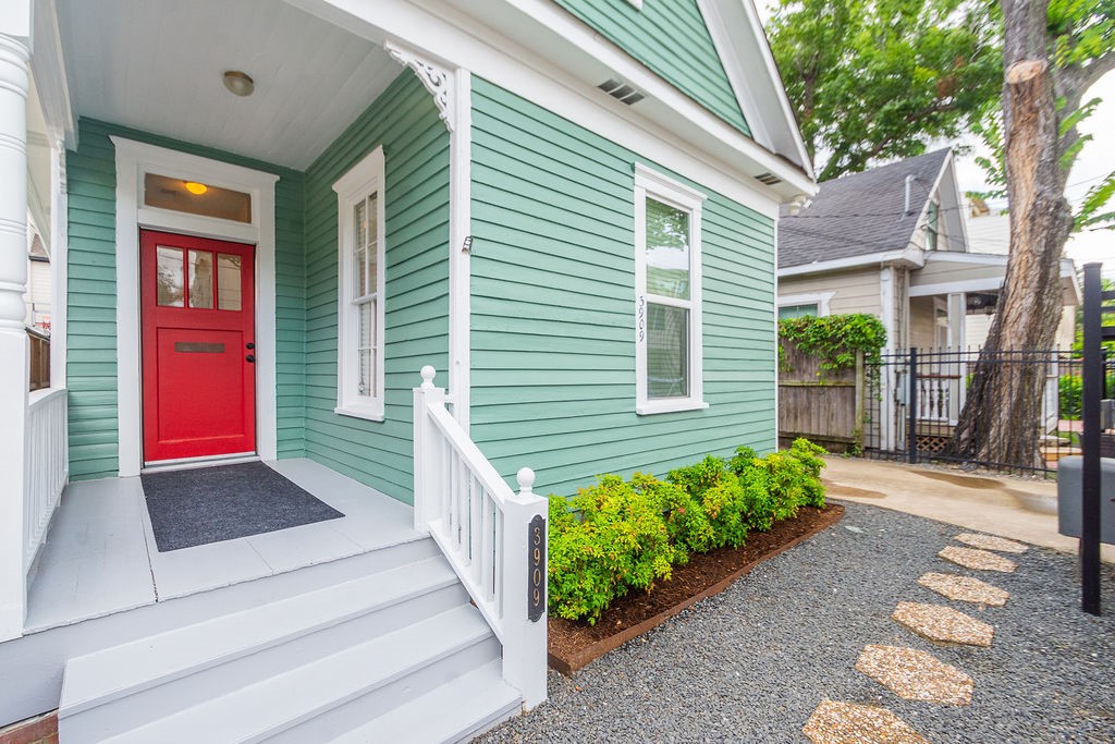 3909 Barnes Street Houston, TX 77007 - Photo 1 of 22 Welcome Home