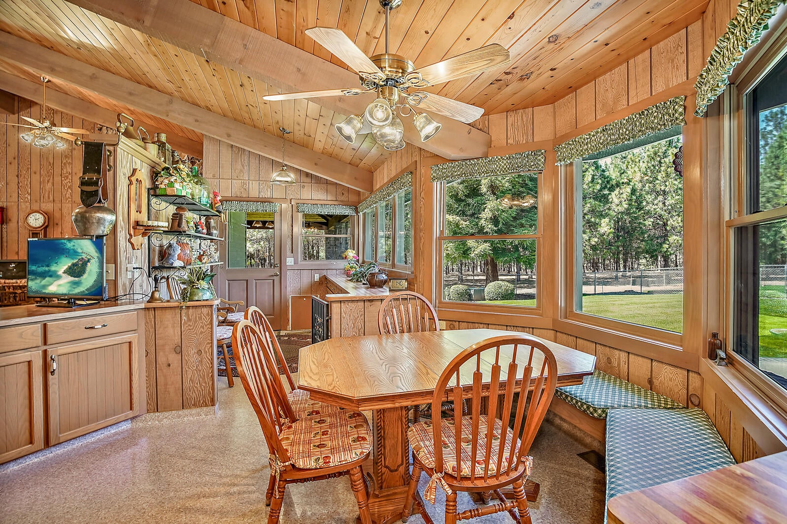12300 Blackwell Road Central Point, OR 97502 - Photo 7 of 76 kitchenbench
