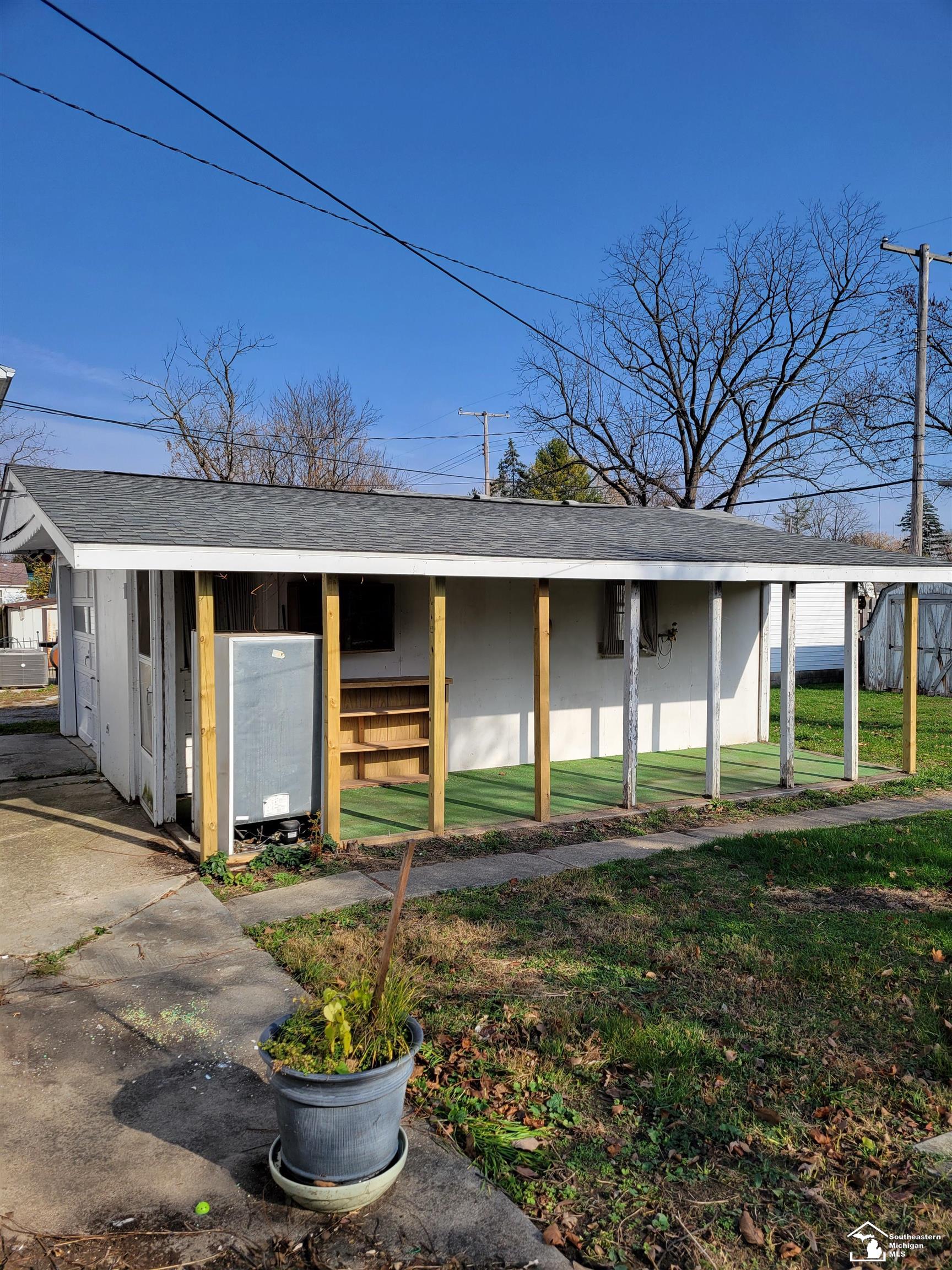 877 Rambow Drive Monroe, MI 48161 - Photo 6 of 9 Garage/Lean