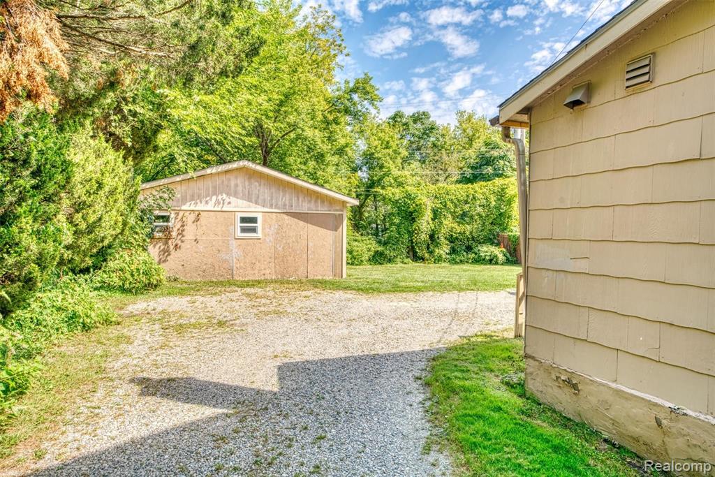 522 West Grand River Road Howell, MI 48843 - Photo 6 of 11