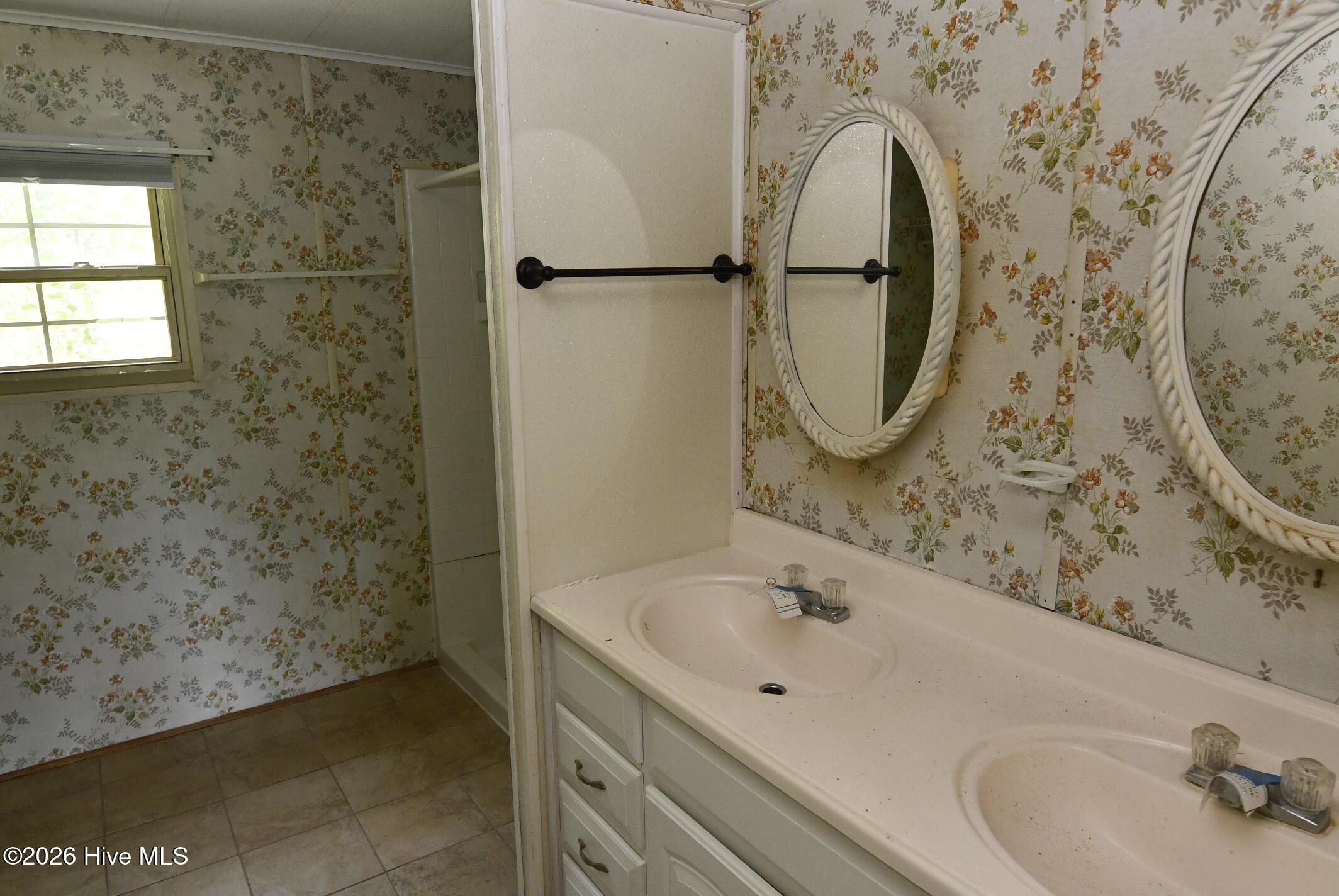 209 Queens Road Hubert, NC 28539 - Photo 10 of 27 Bathroom 1
