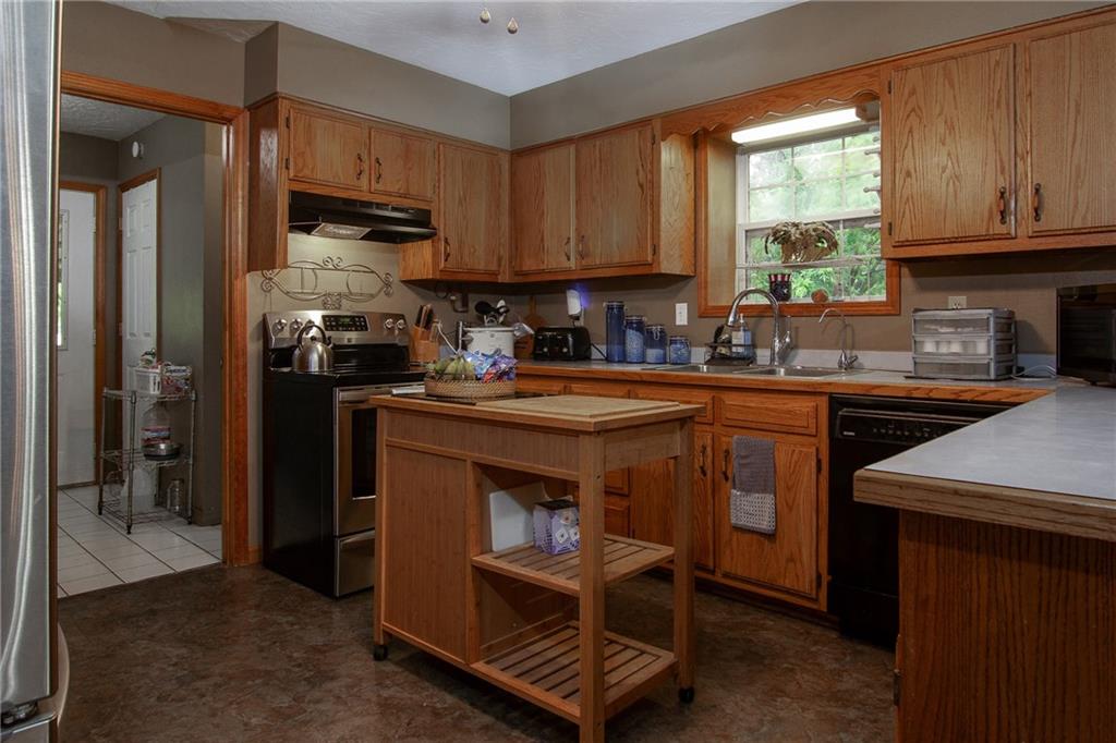 3315 Southeast Lostine Road Columbus, KS 66725 - Photo 10 of 37