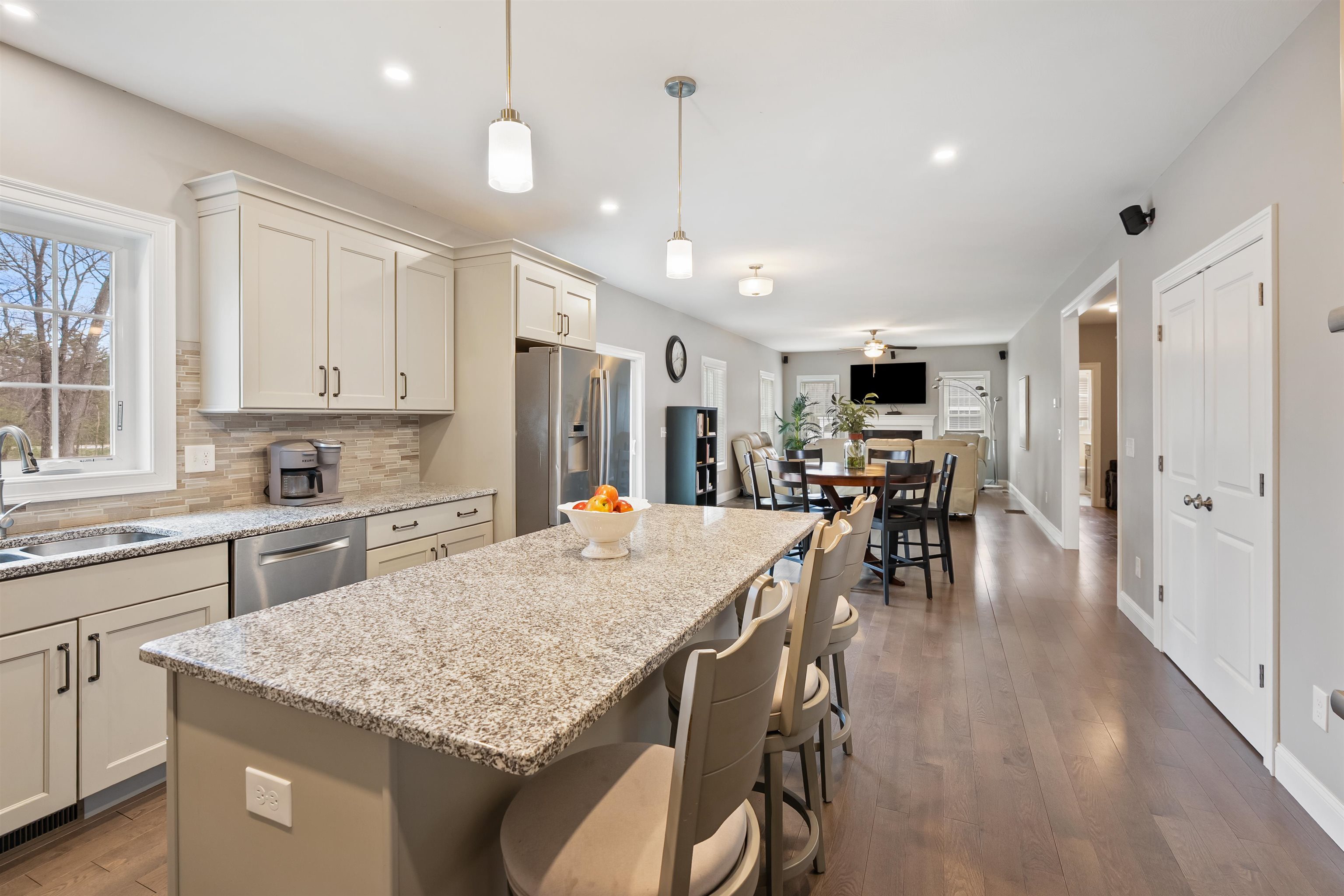 44 Sheffield Street Windham, NH 03087 - Photo 8 of 36